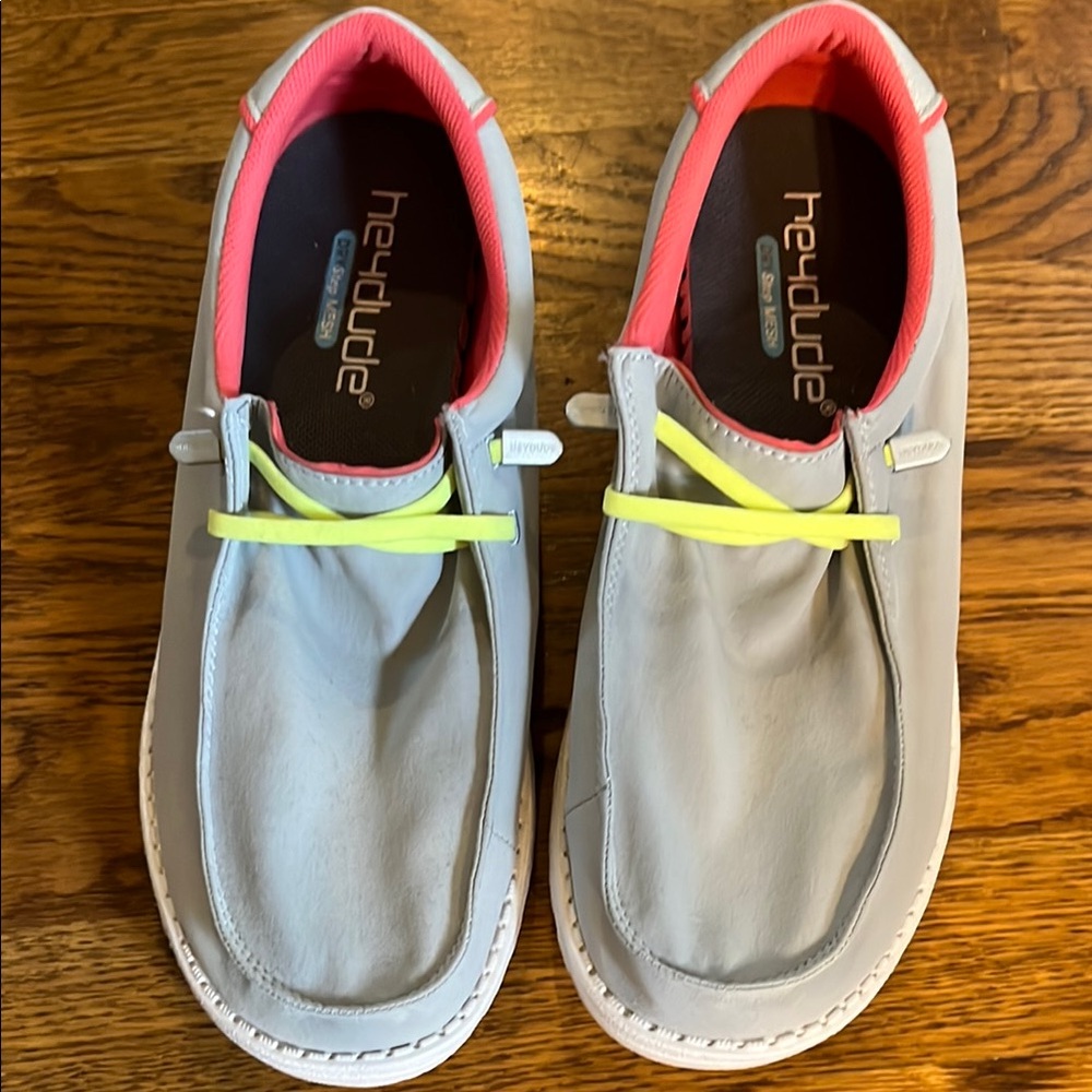 Women’s hey dude like new